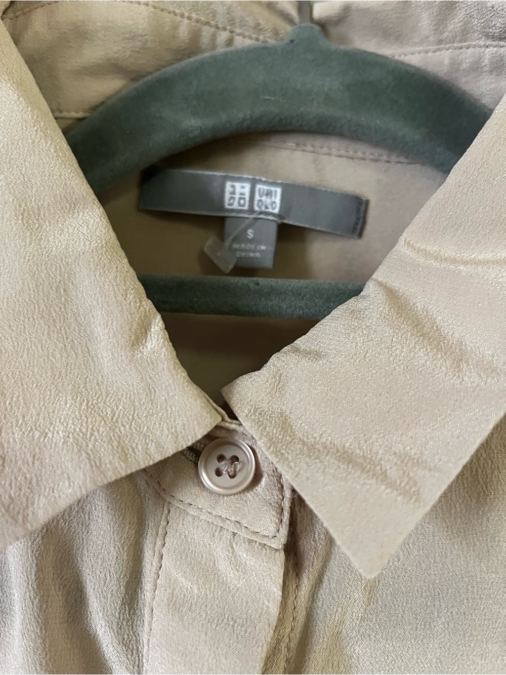Uniqlo 100% Silk Long Sleeve Button-Front Shirt - Beige Classic preppy s - Picture 4 of 8